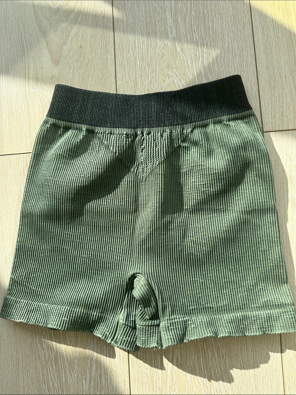 Free People Movement Ribbed Shorts NWT Size M/L - Picture 2 of 4
